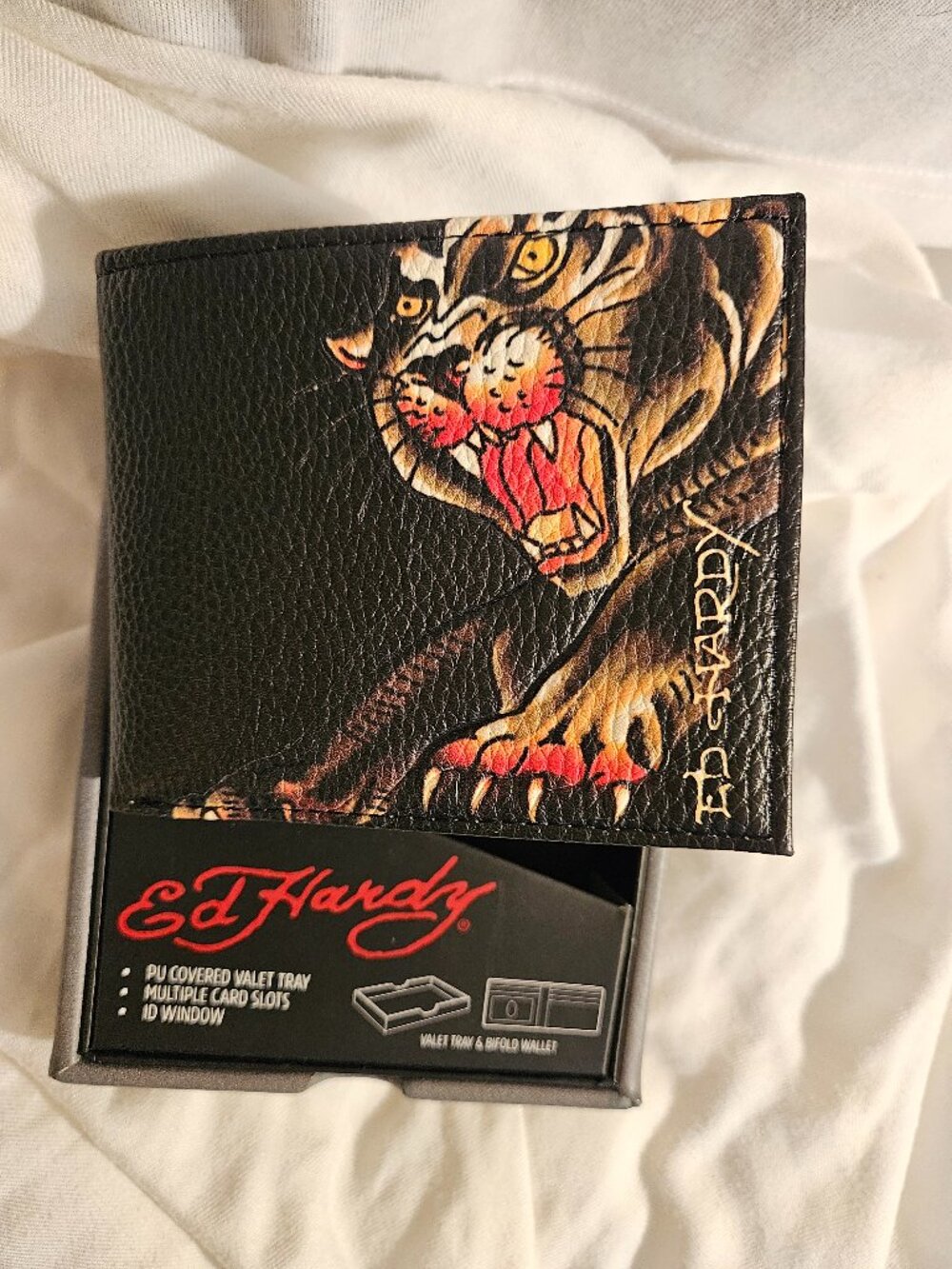 NEW in box Ed Hardy Men's Tiger Billfold Wallet New
